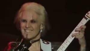 John 5 à propos des nouvelles chansons de Mötley Crüe : « Ces morceaux sont sacrément lourds ; je suis comme un gamin tout excité »