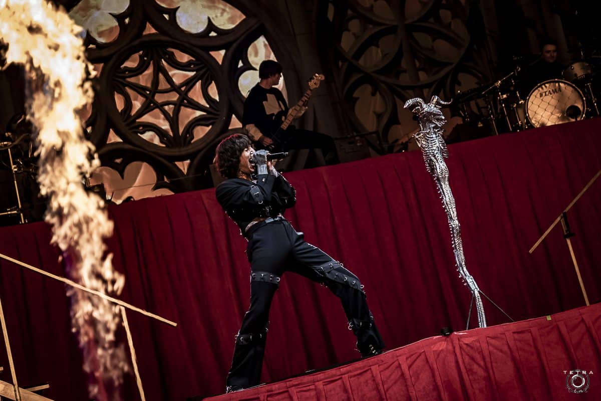 Bring Me The Horizon dévoile un clip de science-fiction pour Top 10 staTues tHat CriEd bloOd
