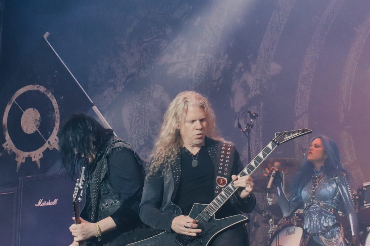 Arch Enemy se sépare de Jeff Loomis : « Nous avons vraiment eu du plaisir à tourner ensemble dans le monde entier »