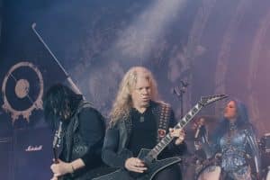 Arch Enemy se sépare de Jeff Loomis : « Nous avons vraiment eu du plaisir à tourner ensemble dans le monde entier »