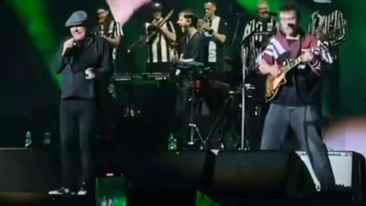 Brian Johnson d&rsquo;AC/DC monte sur scène pour la première fois en 2023 lors d&rsquo;un concert de Sam Fender