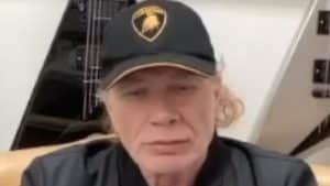 Dave Mustaine, de Megadeth, affirme que les jours de congé du groupe en tournée coûtent entre « 45 000 et 52 000 dollars » : « Les jours de show sont plus chers… »