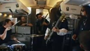 Korn : Revivez le fameux concert du groupe à bord d&rsquo;un avion