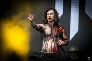 Jonny Hawkins, chanteur du groupe Nothing More, demande que « le Hamas soit éradiqué avant que la situation ne devienne infernale » : « Le mal vient de se déchaîner sur des hommes, des femmes et des enfants innocents, de manière dégoûtante et inquiétante »