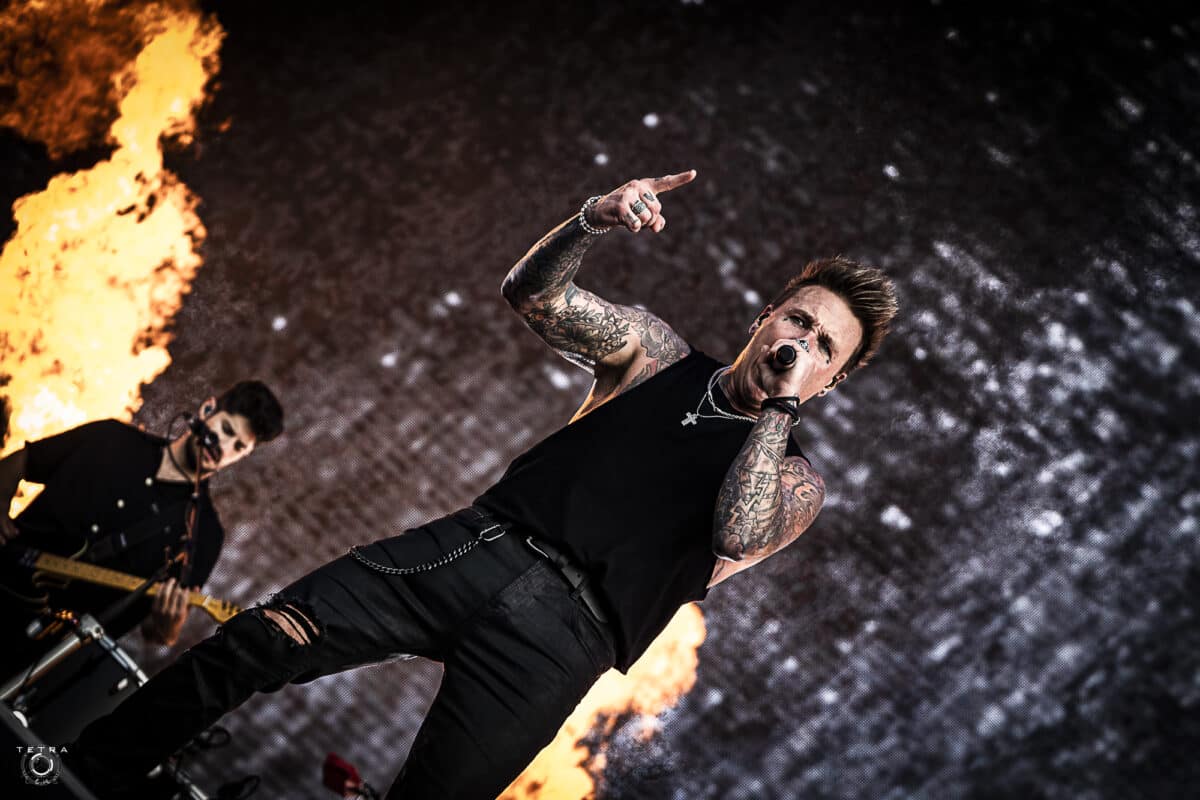 Papa Roach fait un don de 20 000 £ à CALM pour soutenir la prévention du suicide