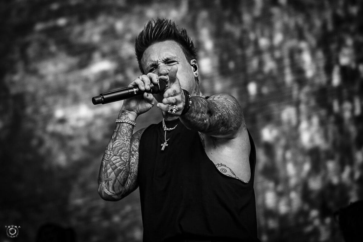 « Le suicide est l&rsquo;acte le plus égoïste qui soit » ; Jacoby Shaddix, de Papa Roach, raconte qu&rsquo;il a failli se suicider pendant l&rsquo;enregistrement de The Connection, l&rsquo;album du groupe sorti en 2012