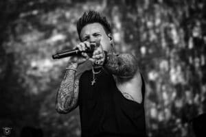 « Le suicide est l&rsquo;acte le plus égoïste qui soit » ; Jacoby Shaddix, de Papa Roach, raconte qu&rsquo;il a failli se suicider pendant l&rsquo;enregistrement de The Connection, l&rsquo;album du groupe sorti en 2012