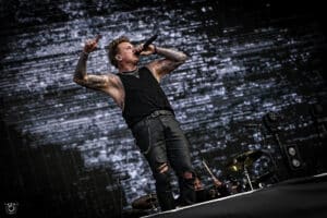 Le chanteur de Papa Roach, Jacoby Shaddix, annonce de très grands projets pour 2025, notamment la célébration du 25e anniversaire d&rsquo;Infest