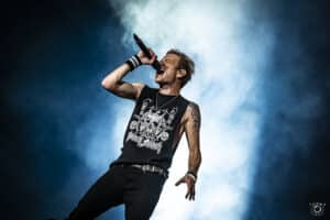 “J’étais en train de mourir” : Deryck Whibley évoque sa descente aux enfers – Et la transformation qui a suivi