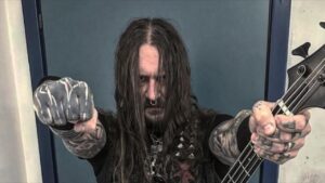 Le bassiste Alexander « Impaler » Friberg (Shining, Naglfar, etc.) s&rsquo;excuse suite à la publication d&rsquo;une vieille photo de lui où il fait le salut nazi