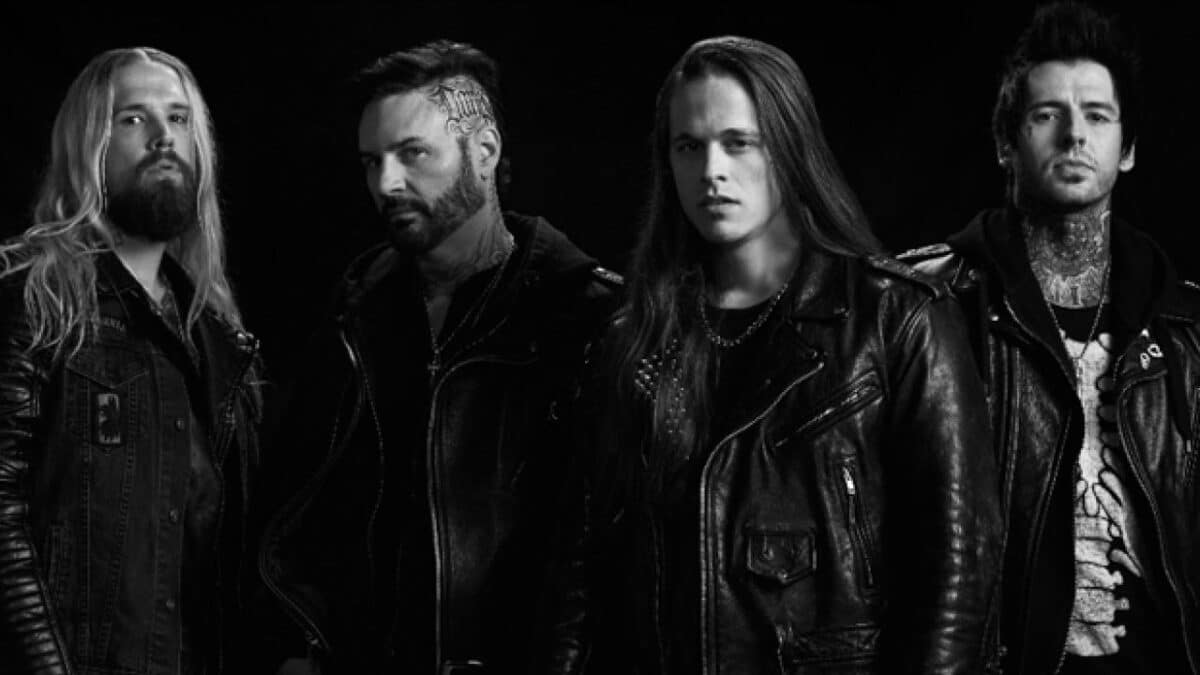 Jason Hook (ex-Five Finger Death Punch) sur la formation du groupe Flat Black : « Je voulais trouver des gens stables sur le plan mental »
