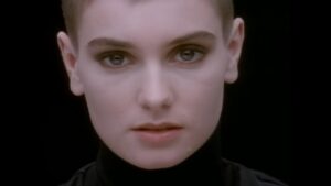 Sinéad O&rsquo;Connor décède à 56 ans ; le monde du Rock rend hommage à « une personne formidable et une artiste incroyable »