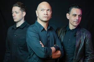Danko Jones parle de la difficulté de se forger une signature sonore : « Ce n’est pas possible si l’on adhère à des mots comme ‘progression’ et ‘développement’ et à toutes ces conneries que le journalisme musical aime à mettre en avant”