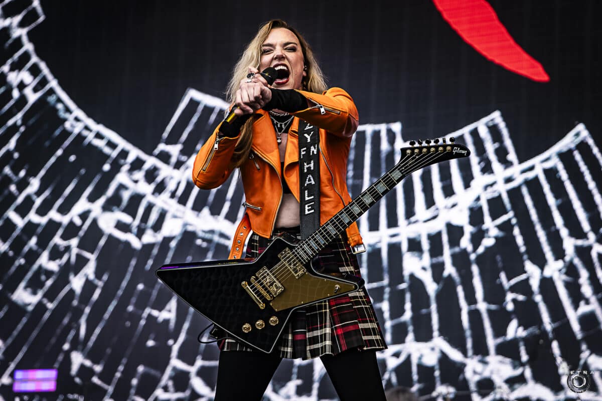 Lzzy Hale raconte avoir largué un date qui s’est endormi à un concert de Tool