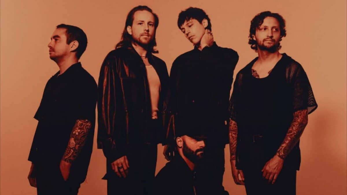 Erra sortira un nouveau single, intitulé Cure, ce soir