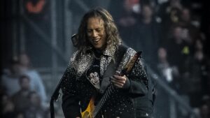 Metallica : Kirk Hammett tombe de la scène à Dublin devant 40 000 fans