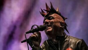 Maynard James Keenan poursuivi : un ancien associé affirme avoir été évincé après avoir dénoncé des agissements qu’il jugeait illégaux