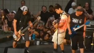 Robert Trujillo de Metallica a rejoint Suicidal Tendencies sur scène il y a deux jours