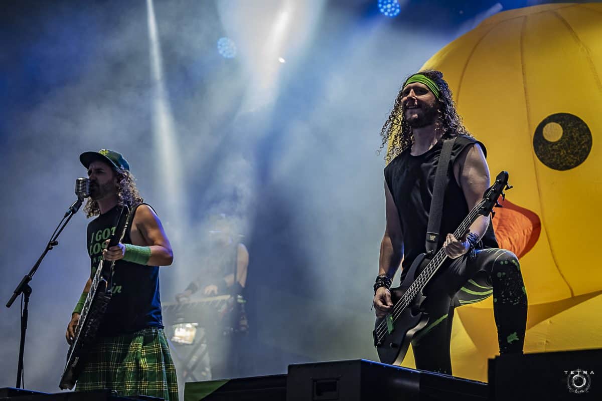 Alestorm part en mer avec un nouveau single, Uzbekistan, et un EP