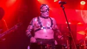 Regardez le chanteur originel de Slipknot, Anders Colsefni, jouer le premier album (indépendant) du groupe, Mate. Feed. Kill. Repeat, dans son intégralité