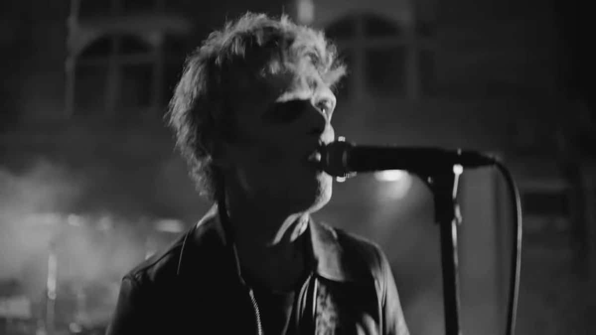 Green Day « affronte de vilaines pensées » sur son dernier single avant la sortie de l&rsquo;album Saviors
