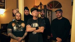 Le bassiste de System Of A Down, Shavo Odadjian, dévoile le nom de son nouveau projet : S.H.A.V. (Seven Hours After Violet)