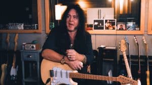 Yngwie Malmsteen explique pourquoi il fait tout lui-même : « Plus, c&rsquo;est plus »