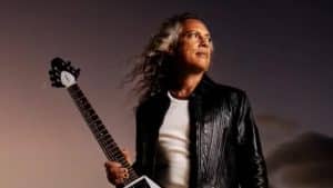 Kirk Hammett de Metallica et Epiphone dévoilent la « Flying V 1979 »