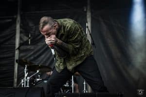 Regardez Converge jouer un concert sauvage sur le parking de son propre label !