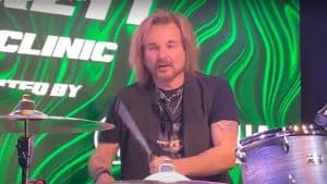 Rikki Rockett, batteur de Poison, obtient une ceinture noire de quatrième degré en jiu-jitsu brésilien