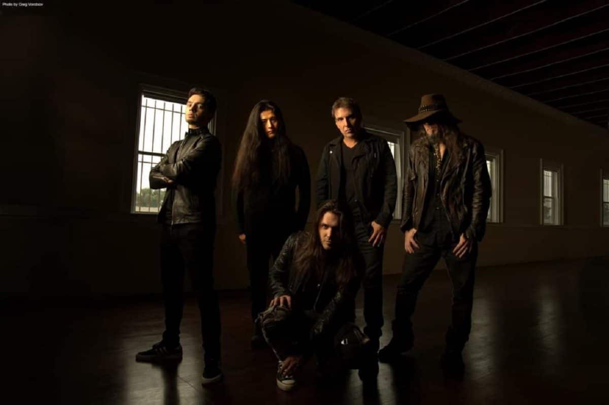 Whom Gods Destroy dévoile la vidéo de son nouveau single, Crawl