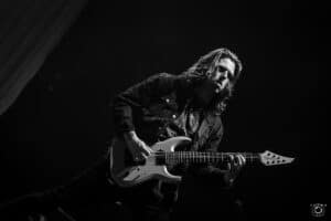 « Le voir jouer, c’est comme observer un maître artisan à l’œuvre » : Mike Stringer de Spiritbox fait l&rsquo;éloge de John Mayer