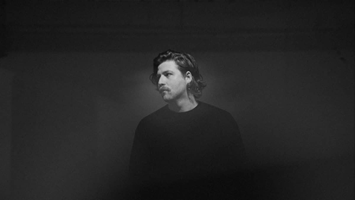 Cory Wells dévoile un nouveau single et annonce son prochain album, Harboring The Hurt I&rsquo;ve Caused