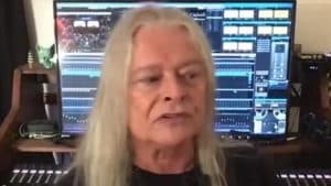 Un producteur légendaire déclare qu&rsquo;il est inutile de produire des « disques de qualité supérieure » et prédit l&rsquo;avenir de la musique en direct