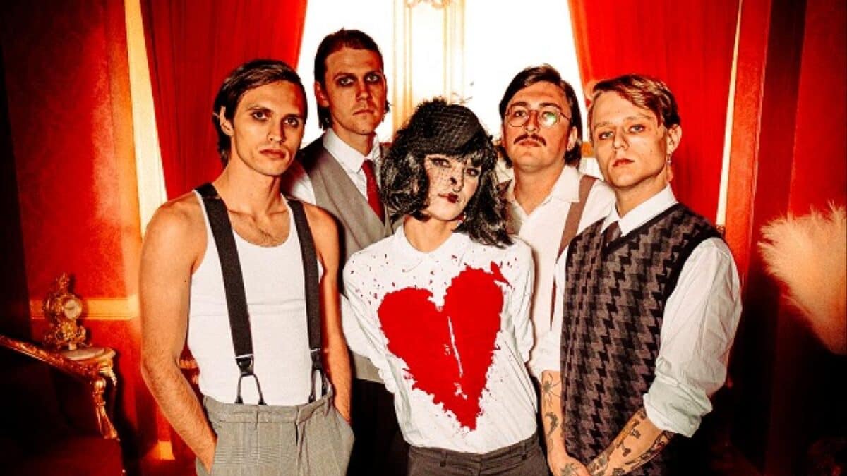 SeeYouSpaceCowboy annonce un nouvel album ambitieux, Coup De Grâce, et publie un double clip vidéo