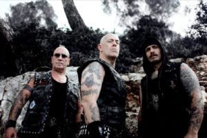 Tony Dolan, bassiste de Venom Inc, parle de la séparation du groupe avec le batteur Abaddon