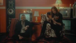 Periphery publie une version acoustique de It&rsquo;s Only Smiles, accompagnée d&rsquo;une superbe vidéo