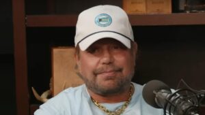 Mötley Crüe : La femme de Vince Neil, Rain Hannah Andreani, aurait survécu au crash de son avion grâce au savoir-faire de son pilote