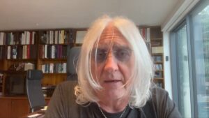 « Ça commence vraiment à m&rsquo;énerver » ; Joe Elliott de Def Leppard met en garde ses fans contre les imposteurs en ligne