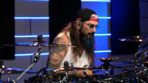 Mike Portnoy de Dream Theater s&rsquo;attaque à Pneuma de Tool dans le cadre d&rsquo;un challenge Drumeo