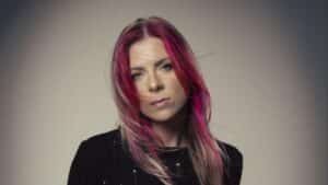 Taylor Acorn annonce son premier album, Survival In Motion