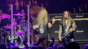 « Je ne suis pas une bête de foire ! » : Sebastian Bach (ex-Skid Row) explose face à une fan en plein concert