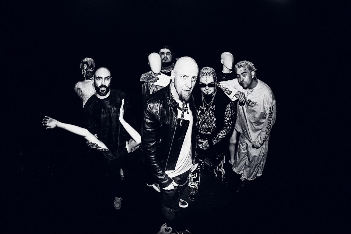 Seven Hours After Violet, le nouveau groupe de Shavo Odadjian, fait ses débuts sur scène