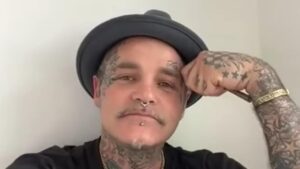 Le chanteur de Crazy Town, Shifty Shellshock, est mort d&rsquo;une « overdose accidentelle », selon son représentant