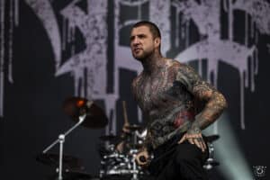 « Mon visage est fracassé » : Alex Terrible (Slaughter To Prevail) s’affiche après un violent combat à mains nues