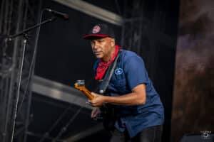 « À tous ceux qui ont trouvé le courage de se lever contre… » : Tom Morello sort un nouveau single bouleversant pour les droits des immigrés