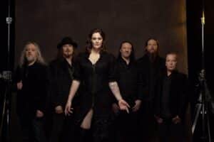 « Un immense honneur » : Floor Jansen (Nightwish) réagit aux propos élogieux de Steve Harris (Iron Maiden)