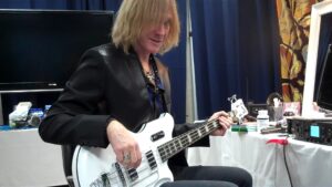 Tom Hamilton d&rsquo;Aerosmith revient avec un nouveau groupe, Close Enemies