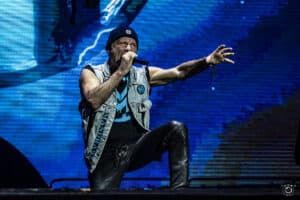« Un pionnier » : Bruce Dickinson rend un hommage émouvant à Paul Di&rsquo;Anno lors d&rsquo;un concert