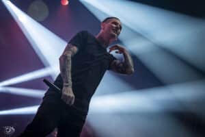 Corey Taylor (Slipknot, Stone Sour) reprend Chappell Roan, Incubus et Foo Fighters lors d&rsquo;un concert acoustique